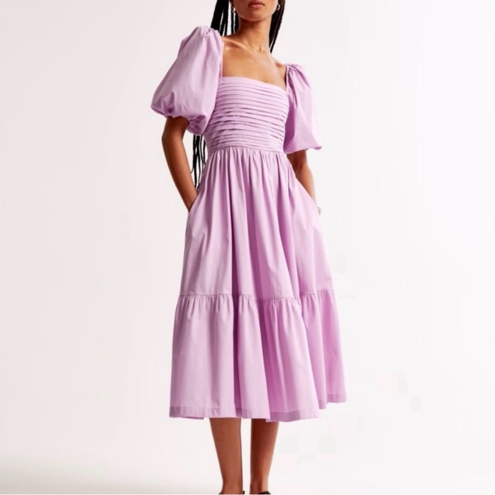 Abercrombie L Lavender Emerson Midi Dress
**WORN ONCE